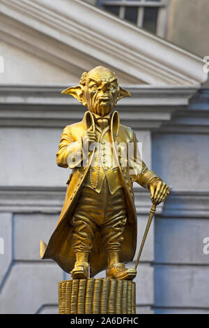 Statue de l'extérieur de la Banque Gringott gobelin de Gringotts au chemin de traverse, Wizarding World of Harry Potter, le complexe Universal Studios Orlando, Floride, USA Banque D'Images