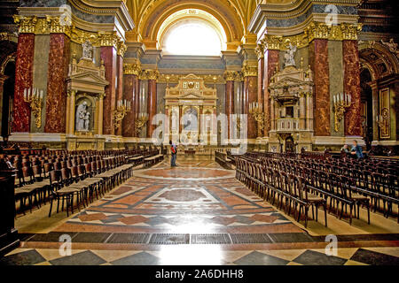 Intérieur de la Basilique ( le Szent Istvan Bazilika) à Budapest. Banque D'Images