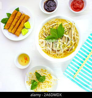 Vue de dessus d'une soupe de nouilles de nourriture vietnamienne Pho Banque D'Images