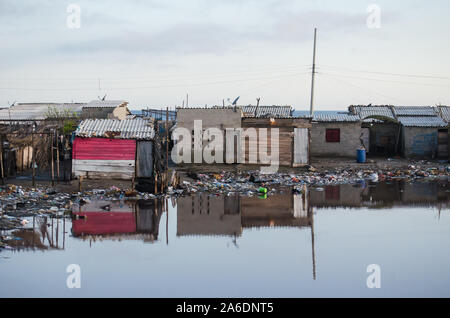 Les maisons des pauvres dans la Ciénaga Grande de Santa Marta Banque D'Images