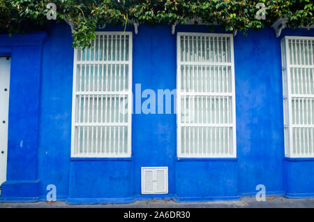 En bois de style colonial espagnol typique-windows grille à carthagène Banque D'Images