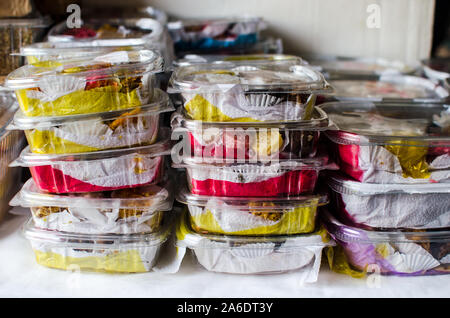 Assortiment de bonbons colombien. Ils sont faits avec une variété d'ingrédients comme la noix de coco râpée, le lait, le sucre de canne et d'autres dans des combinaisons différentes Banque D'Images