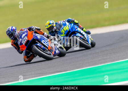 26 octobre 2019 ; Grand Prix de Phillip Island, l'île de Phillip Island, Victoria, Australie ; Moto GP d'Australie, jour de qualification ; Joan Mir, Miguel Oliveira lors des essais libres 4 - usage éditorial Banque D'Images