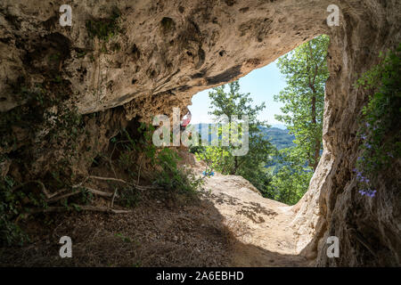 L'escalade dans une grotte en Finale Ligure, Italie Banque D'Images