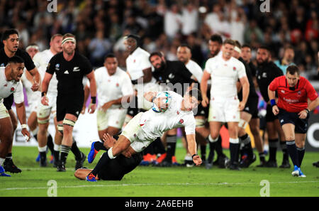 Ben Youngs l'Angleterre marque un essai qui est ensuite exclu à la suite d'une décision au cours de la TMO 2019 Demi-finale de la Coupe du Monde de Rugby match au stade international de Yokohama. Banque D'Images