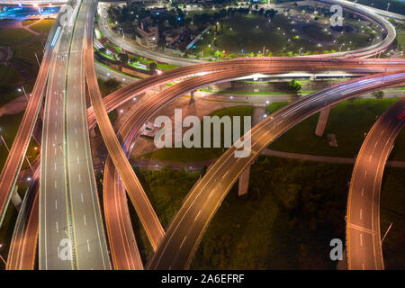 Taiwan, Taipei, la belle méandres de la rivière, qui reflètent le ciel, les ponts, les beaux paysages de la ville. Banque D'Images