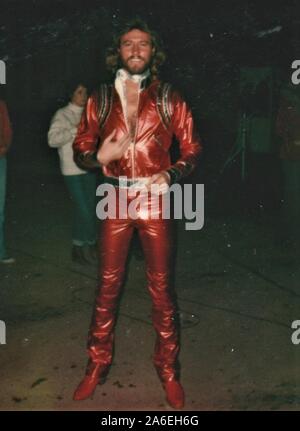 Barry Gibb des Bee Gees sur l'ensemble de Sergeant Pepper's Lonely Hearts Club Band, 1977 Banque D'Images