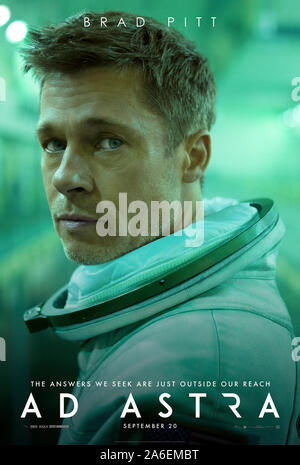 Ad Astra (2019) réalisé par James Gray et avec Brad Pitt, Tommy Lee Jones, Ruth Negga et Donald Sutherland. Un astronaute retrace une mission qui a échoué 30 ans plus tôt pour résoudre le mystère de son père manquant et une menace pour la race humaine. Banque D'Images