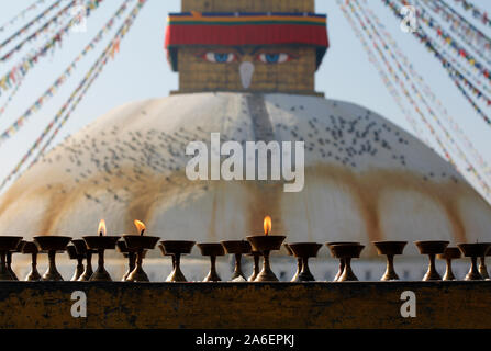 Butterlabs bouddhistes devant Boudhanath Stupa, Boudha, Katmandou, Népal Banque D'Images