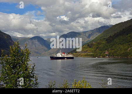 HEBRIDEAN PRINCESS à l'ancre au large de la Norvège, l'Aurlandsfjord, FLAM Banque D'Images