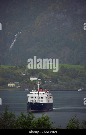 HEBRIDEAN PRINCESS à l'ancre au large de la Norvège, l'Aurlandsfjord, FLAM Banque D'Images