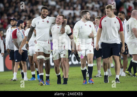 Kanagawa, Japon. 26Th Oct, 2019. Les joueurs d'Angleterre célèbrent leur victoire après la Coupe du Monde de Rugby 2019 1 demi-finale entre la Nouvelle-Zélande et l'Angleterre au stade international de Yokohama, près de Tokyo. L'Angleterre bat l'Nouvelle-zélande 19-7. Credit : Rodrigo Reyes Marin/ZUMA/Alamy Fil Live News Banque D'Images