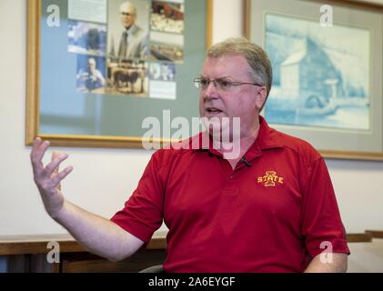 Des Moines, États-Unis d'Amérique. 18 Oct, 2019. Chad Hart, un économiste et U.S.-China Trade watcher à l'Iowa State University, reçoit une interview avec Xinhua en Iowa State University à Ames, de l'Iowa, aux États-Unis, le 18 octobre 2019. Pour aller à l'Interview : résolution des différends commerciaux entre les États-Unis et la Chine pour la stabilité économique mondiale : The Economist' Crédit : Wang Ying/Xinhua/Alamy Live News Banque D'Images