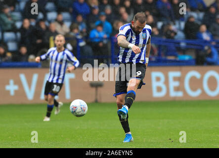 Sheffield Wednesday's Steven Fletcher a un tir au but lors de la Sky Bet match de championnat à Hillsborough, Sheffield. Banque D'Images