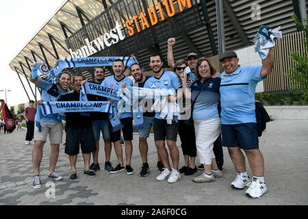 Parramatta, New South Wales, Australie. 26Th Oct, 2019. Bankwest ; Stadium, Parramatta, New South Wales, Australie ; une ligue de football, de l'ouest de Sydney et Sydney Wanderers Football Club ; Sydney fans à l'extérieur du stade avant le coup d'utilisation éditoriale - Credit : Action Plus Sport Images/Alamy Live News Banque D'Images