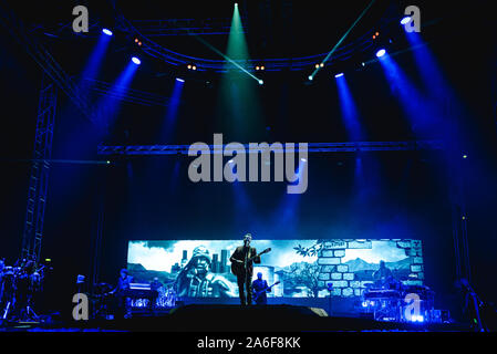 Rome, Italie. 25 octobre, 2019. La première date de Daniele Silvestri's tour 'La terra dal vivo sotto i piedi" au Palazzo dello Sport à Rome. (Photo par Fabrizio Di Bitonto/Pacific Press) Credit : Pacific Press Agency/Alamy Live News Banque D'Images