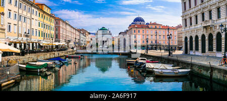 La ville de Trieste élégant avec ses beaux canaux dans la partie nord de l'Italie Banque D'Images