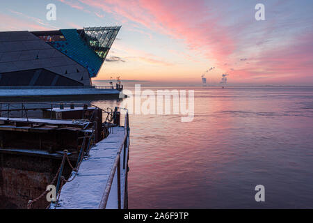 L'abîme, un submaquarium au confluent de la rivière Hull et l'estuaire Humber au lever du soleil Banque D'Images