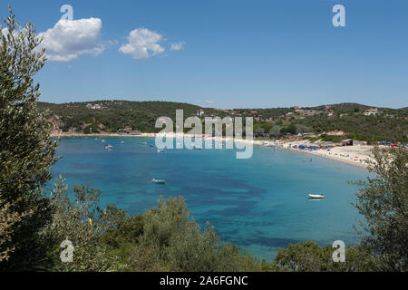 Une vue panoramique de la petite île au large de Amouliani péninsule Athos en Chalcidice, Macédoine Centrale, Grèce. Banque D'Images