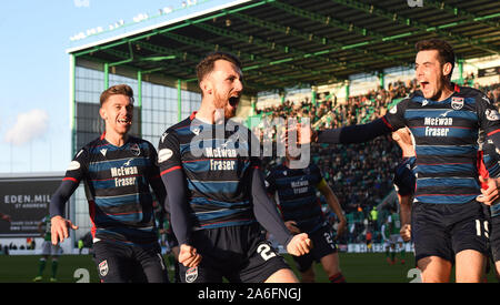 . Easter Road Stadium, Edinburgh, Ecosse. UK. 26Th Oct 2019.. Hibernian vs Ross County,Scottish Premiership Match. Le Comté de Ross Trio L/r Josh Mullin ,Joe Chalmers (Marqueur de but égalisateur ) dans l'2-2 dessiner à la recherche sur Brian Graham (19) Credit : eric mccowat/Alamy Live News Banque D'Images