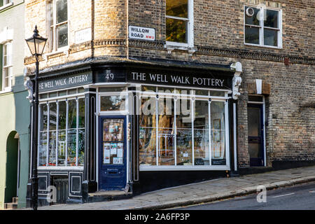 Londres, Royaume-Uni - 22 octobre, 2019 : Hampstead est un quartier du nord de Londres central plein de ruelles et de charmants bâtiments géorgiens Banque D'Images