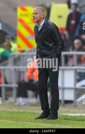 NORTHAMPTON, Angleterre 26 octobre Northampton Town's manager Keith Curle durant la seconde moitié du ciel parier match de Ligue 2 entre la ville de Northampton et Cambridge United au PTS Academy Stadium, Northampton le samedi 26 octobre 2019. (Crédit : John Cripps | MI News) photographie peut uniquement être utilisé pour les journaux et/ou magazines fins éditoriales, licence requise pour l'usage commercial Crédit : MI News & Sport /Alamy Live News Banque D'Images