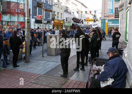 Cork, Irlande, le 26 octobre 2019. Guinness Cork Jazz Festival 42e, la ville de Cork. Rebel Brass Band à l'extérieur de l'objet Stratégie de groupe. C'est aujourd'hui le deuxième jour de la 42e Gunniess Cork Jazz Festival qui se déroule du vendredi au lundi, groupes de jazz venus de tous les coins du monde à effectuer dans le cadre du festival. Credit : Damian Coleman Banque D'Images