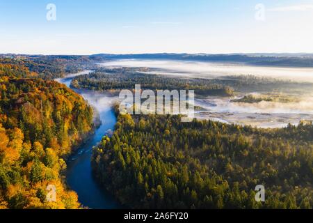 Embouchure de la Loisach dans l'Isar, Pupplinger Au, Nature Reserve Isarauen, près de Wolfratshausen, vue aérienne, Upper Bavaria, Bavaria, Germany Banque D'Images