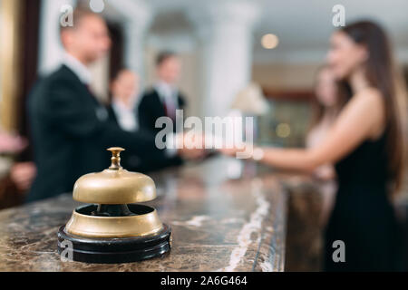 Photo de vous obtenir une carte clé est dans l'hôtel Banque D'Images