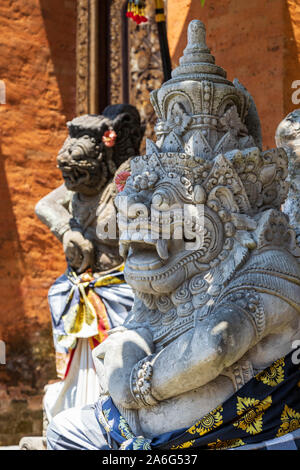 Guardian figure, Palais Royal d'Ubud, le Puri Saren Agung, Ubud, Bali, Indonésie, Asie du Sud, Asie Banque D'Images