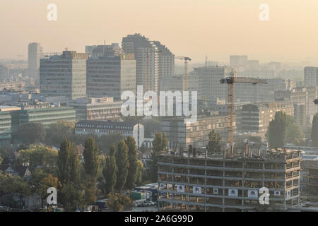 Bratislava, Slovaquie - château, ville, maisons, ponts, port, les voitures, le trafic, l'intersection - Paysage - birds eye view - 24 Oct 2019 -BIPHOTO Crédit Banque D'Images