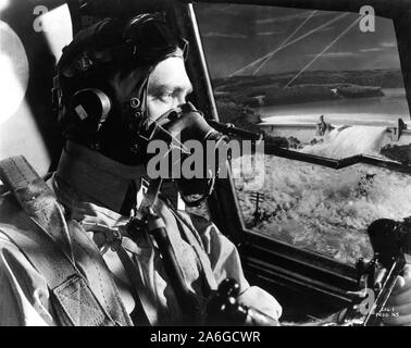 RICHARD TODD en tant que commandant d'escadre Guy Gibson dans la Dam Busters 1955 réalisateur Michael Anderson livres Paul Brickhill et Guy Gibson scénario R.C. Sherriff Associated British Picture Corporation Banque D'Images