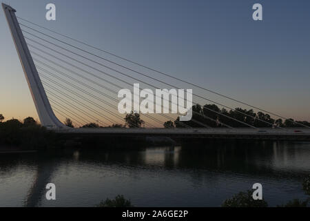 Pont Alamillo de Séville, Andalousie, espagne. Architecte Santiago Calatrava Banque D'Images