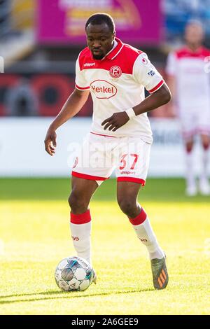 Paderborn, Allemagne. 09Th Mar, 2018. firo : 26.10.2019, football, 1.Bundesliga, la saison 2019/2020, SC Paderborn - Fortuna Düsseldorf, Düsseldorf Bernard Tekpetey (Fortuna Düsseldorf) action unique dans le monde de l'utilisation | Credit : dpa/Alamy Live News Banque D'Images