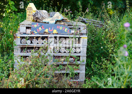 Maison en bois ou hôtel pour insectes à Clare, Suffolk, Angleterre Banque D'Images