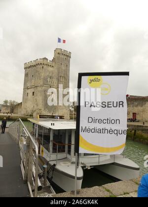 Visite de La Rochelle en bus de mer, Place de la chaîne, Port Neuf, Base nautique de Port Neuf, fin du monde, le phare de St Nicolas et de la chaîne des tours Banque D'Images