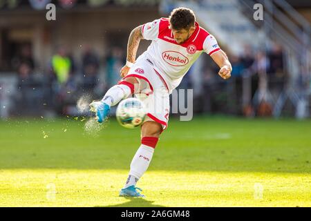 Paderborn, Allemagne. 09Th Mar, 2018. firo : 26.10.2019, football, 1.Bundesliga, la saison 2019/2020, SC Paderborn - Fortuna Düsseldorf, Düsseldorf Matthias Zimmermann (Fortuna Düsseldorf) action unique dans le monde de l'utilisation | Credit : dpa/Alamy Live News Banque D'Images