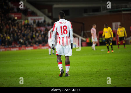 Mame Biram Diouf 18, jouant pour Stoke City au stade de BET365, Stoke on Trent Banque D'Images