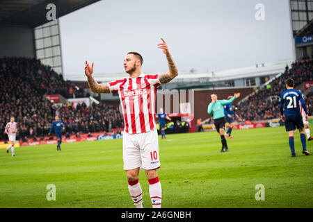 Marko Arnautovic paling pour Stoke City au BET365 stade avant son déménagement à West Ham, à Londres Banque D'Images