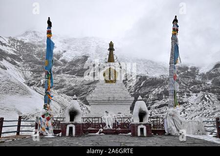 Karola Gyantse Gyantse Glacier dans l'ensemble du pays au Tibet est la plus grande l'un occupant 9,4 kilomètres carrés et à atteindre 5 560 mètres de haut. Banque D'Images