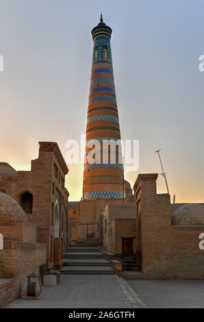 L'architecture de la vieille ville et madrassa Islam Khoja Minaret. Banque D'Images