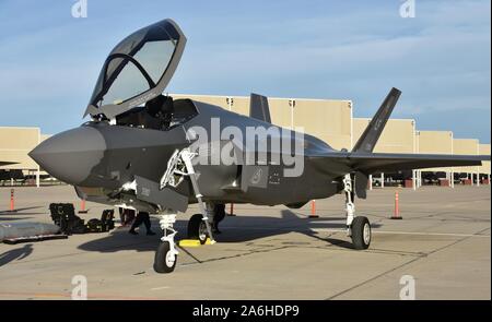 Tucson, USA - 2 mars, 2018 : UN U.S. Air Force F-35 Lightning II (jet) à Davis Monthan Air Force Base avec la verrière en place. Banque D'Images