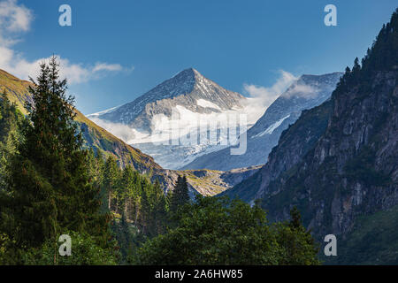 Vallée d'Untersulzbach. Massif du Großvenediger dans le groupe Veneiger. Vallée alpine glaciaire. Parc national Hohe Tauern. Alpes autrichiennes. Banque D'Images