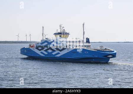 Le numéro sans frais de liaison ferry / Muhu Saaremaa îles et continent est vu en Kuivastu, l'Estonie, le 29 avril 2019 © Michal Fludra / Alamy Live News Banque D'Images