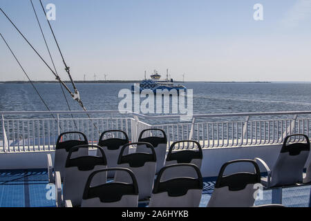 Le numéro sans frais de liaison ferry / Muhu Saaremaa îles et continent est vu en Kuivastu, l'Estonie, le 29 avril 2019 © Michal Fludra / Alamy Live News Banque D'Images