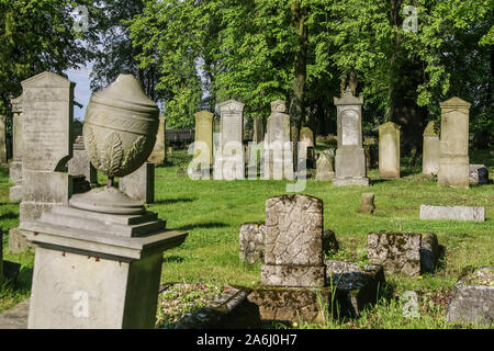 Le cimetière Mennonite est vu dans Malborskie Stogi (Pologne), le 18 mai 2019 Village de Stogi a été fondée en 1562 dans le domaine de l'Zulawy), et 3 ans plus tard a été loué pour les colons hollandais, les Mennonites. Les Mennonites sont adeptes d'un mouvement religieux, une faction de l'anabaptisme, qui a été créé aux Pays-Bas au 16e siècle © Michal Fludra / Alamy Live News Banque D'Images