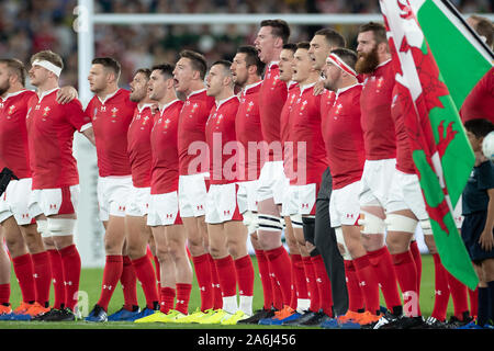 Yokohama, Japon. 27 Oct, 2019. Pays de Galles avant l'hymne de la Coupe du Monde de Rugby match de demi-finale entre le Pays de Galle et l'Afrique du Sud, dans la préfecture de Kanagawa, Japon, le 27 octobre 2019 : Crédit photographique/Agence européenne du sport Alamy Live News Banque D'Images