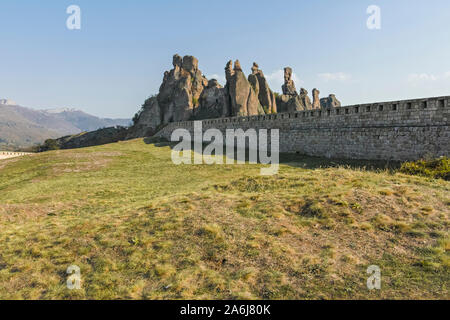 BELOGRADCHIK, BULGARIE - 19 octobre 2019 : vue du coucher des ruines de la forteresse de Belogradchik appelé Kaleto, Région de Vidin, Bulgarie Banque D'Images