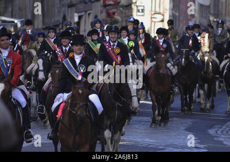 Les cavaliers et les chiffres au cours de la Civic 2019 Équitation des marches à Édimbourg en Écosse au Royaume-Uni. Plus de 250 chevaux et cavaliers ont pris part à l'événement. Banque D'Images