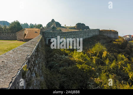 BELOGRADCHIK, BULGARIE - 19 octobre 2019 : vue du coucher des ruines de la forteresse de Belogradchik appelé Kaleto, Région de Vidin, Bulgarie Banque D'Images